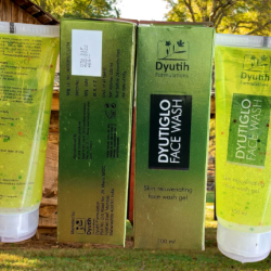 Dyutiglo Face Wash